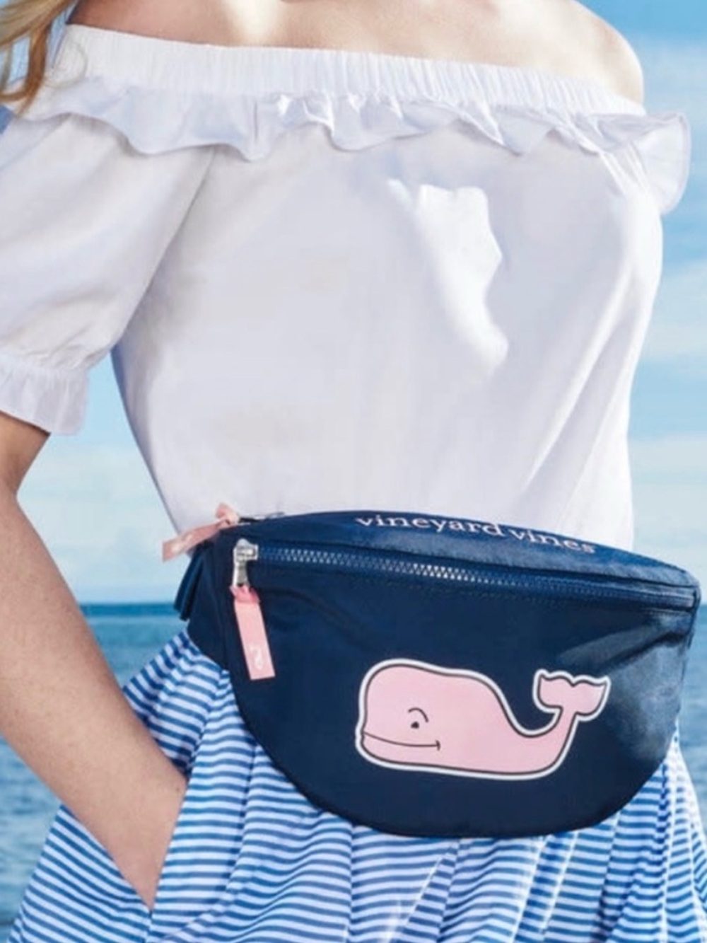 Vineyard Vines Navy Crossbody Whale Belt Bag with Pink Accent, euc